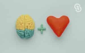 Vemos una imagen de un cerebro y un corazón de tela, que ejemplifica la inteligencia emocional
