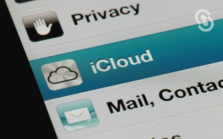 Vemos una imagen de una pantalla con la aplicación iCloud entre otras, que permite la gestión de sistemas de tecnologías de información.