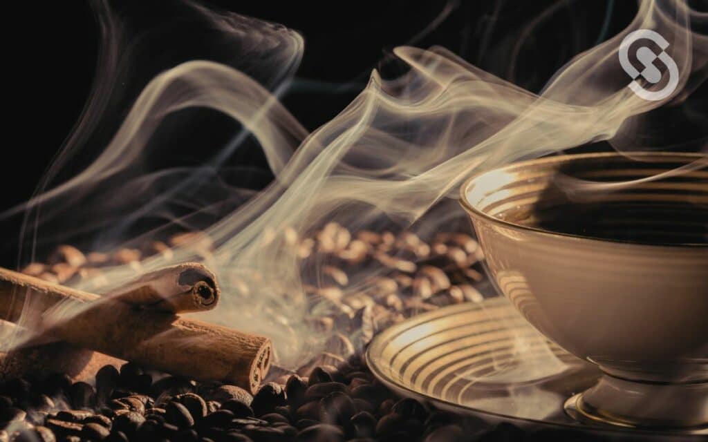 Aromas de café de una taza.
